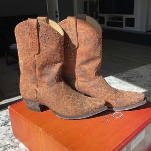 Old Gringo leopardito brown boots size 8.5 Swarovski crystaled boots worn once